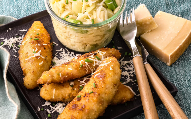 Aiguillettes de poulet pané et orzotto (petites pâtes, type langue d’oiseau cuites comme un risotto) aux poireaux